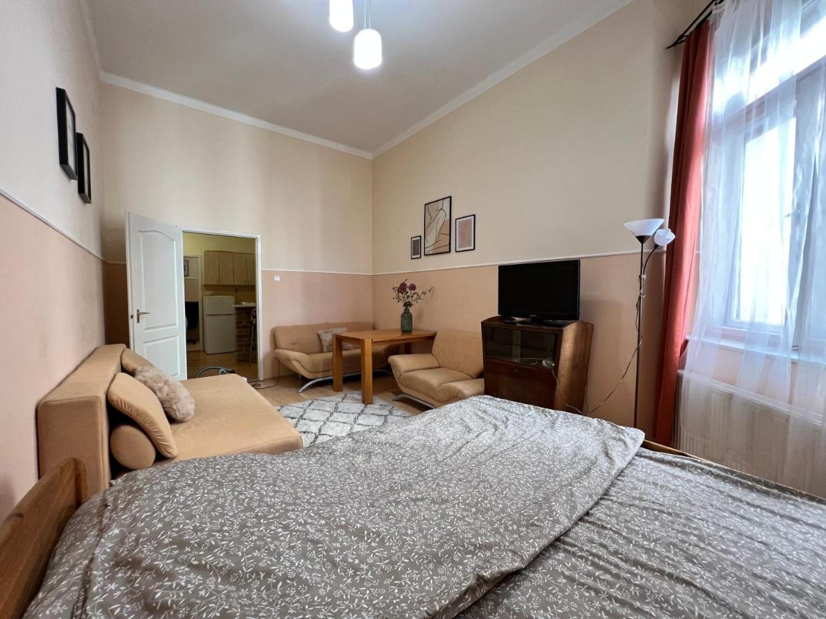 Old Town Apartment Сегед Экстерьер фото